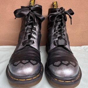 🖤 LUV @ 1ST SIGHT 🖤 Custom Hand Painted Doc Martens